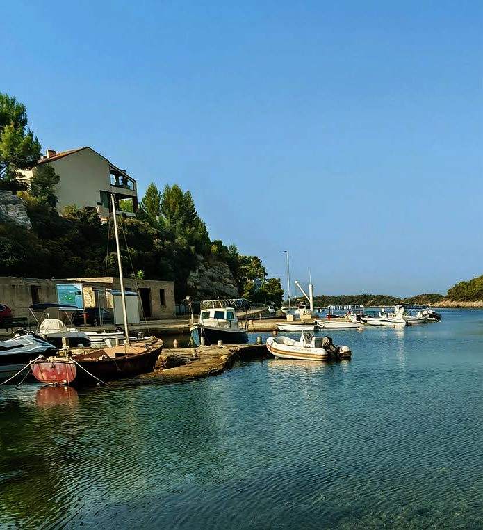 Grscica bay with boats