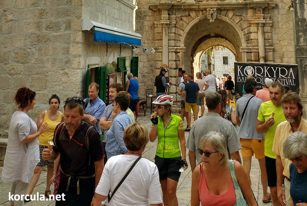 A historical stroll through the past and present of Korčula’s historic part.
