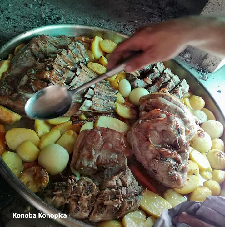 Peka grill Food in Konopica